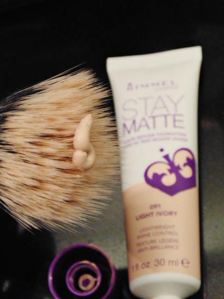 rimmel-stay-matte-liquid-mousee-foundation