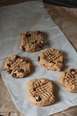 Vegan Peanut Butter Chocolate Chip Cookies