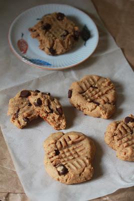 Vegan Peanut Butter Chocolate Chip Cookies