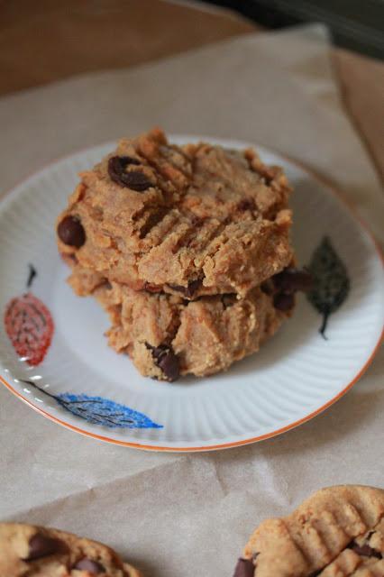 Vegan Peanut Butter Chocolate Chip Cookies