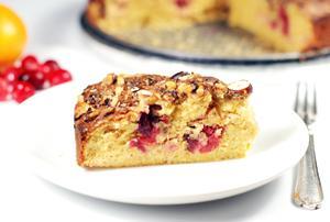 Low-carb, sugar-free almond cake with orange and cranberries