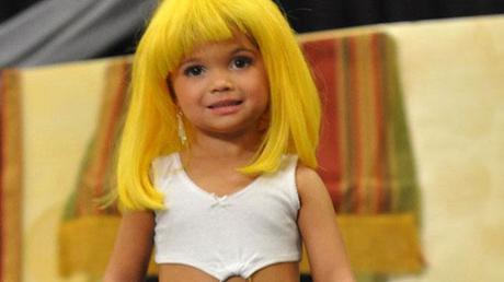 ODE4MzE1NQ==_o_toddlers-and-tiaras-tot-dresses-up-as-prostitute