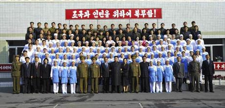 Kim Jong Un (C) poses for a commemorative photograph with personnel at KPA Foodstuffs Factory #354 (Photo: Rodong Sinmun).