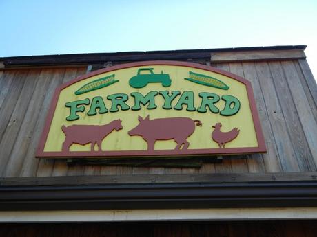 the Farmyard Sign at Baltimore Maryland Zoo