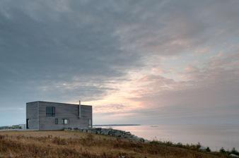 Cliff House by MacKay-Lyons Sweetapple Architects