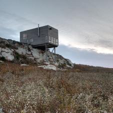 Cliff House by MacKay-Lyons Sweetapple Architects