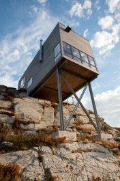 Cliff House by MacKay-Lyons Sweetapple Architects