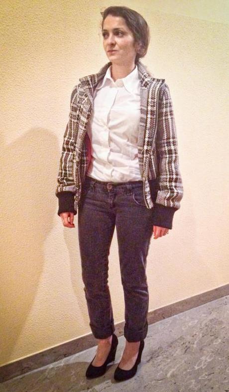 The 90s taste it again for the first time. The Bomber is BACK reasons to dress reasonstodress.com Image of mom stylish mom frugal budget fashionista wearing black jeans checkered pattered bomber jacket plaid bomber jacket black and white shirt bodycon shirt black asos.com heels