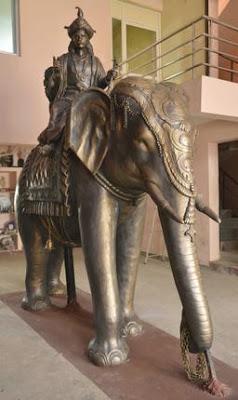 Bronze statue of Karikala Chozha at Kallanai (Grand Anicut)