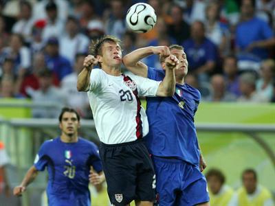 Brian McBride & Daniele De Rossi (ussoccer.com)