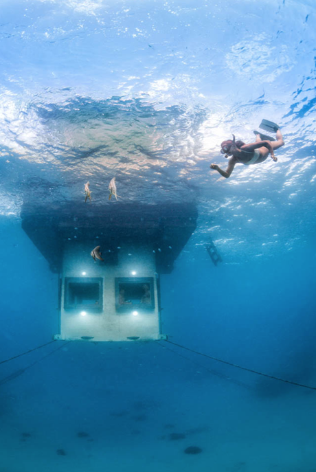 Manta Underwater Resort