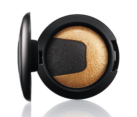 M.A.C Divine Night Mineralize Eye Shadow, in Gilded Night