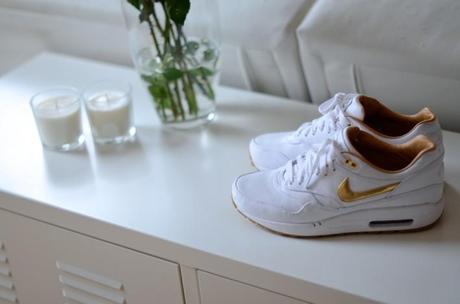 nike air max 1 white woven gold swoosh