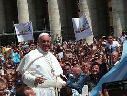 Pope_Francis_among_the_people
