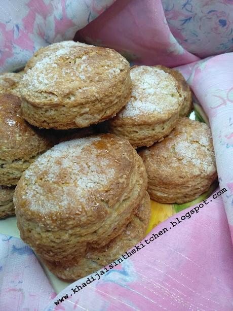 SCONES À LA CANNELLE / CINNAMON SCONES / SCONES CON CANELA / خبز السكونز بالقرفة