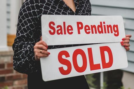 The Single Girl’s Guide to Purchasing Real Estate
