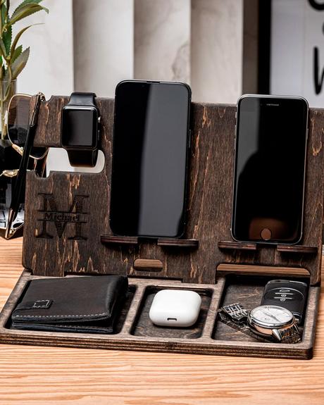 groomsmen-gift-table-organizer