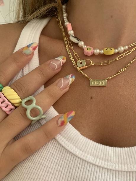 4 Easy-to-DIY Accessories to Complete Your Danish Pastel Look