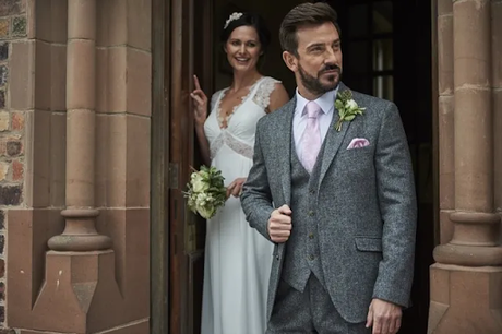 Why Should You Wear Tweed Suit On Your Wedding?