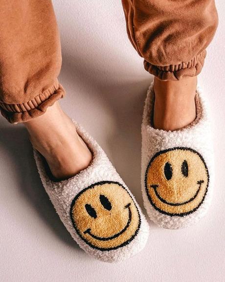 bridesmaid gifts smiley slippers