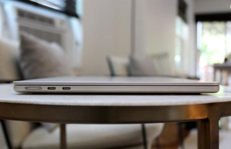 Dell XPS 13 vs. MacBook Air M2 Dell XPS 13 vs. MacBook Air M2