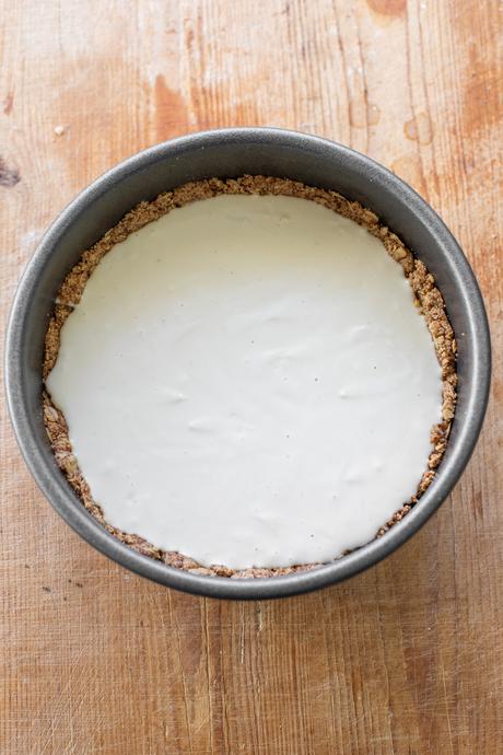 Vegan Apple Cheesecake with Gluten-Free Oatmeal Crust