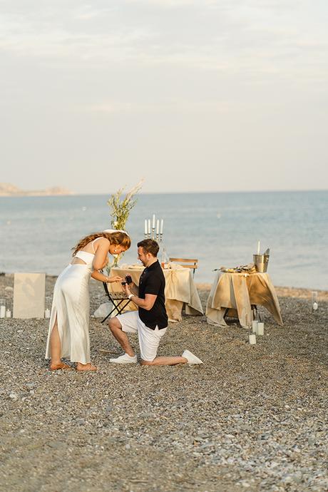 romantic-wedding-proposal-by-the-sea_02