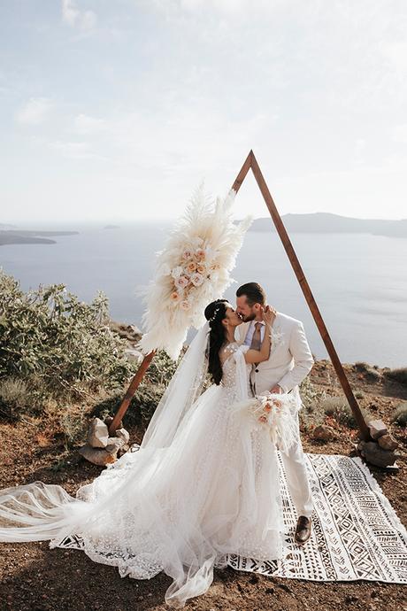 intimate-spring-wedding-santorini-spectacular-views_40