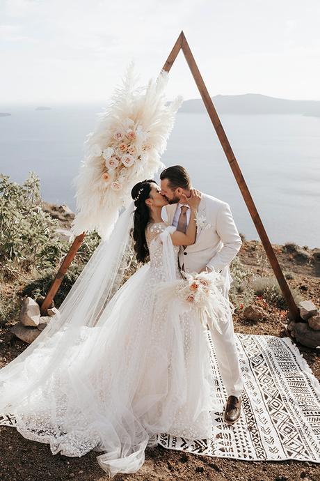 intimate-spring-wedding-santorini-spectacular-views_01