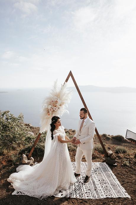 intimate-spring-wedding-santorini-spectacular-views_32