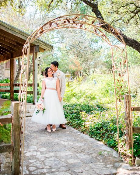 wedding venues in austin bride groom arch