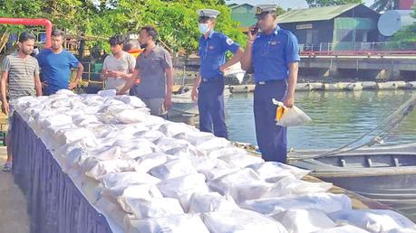 Naval,Police Special Task Force and Police Narcotics Bureau personnel with stock of heroin seized in the seas off Hambantota.