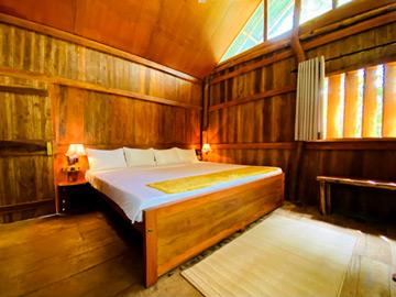 Cabin @ Creek, Cabin Immersed in Nature