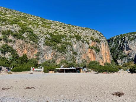 simple-restaurant-and-bar-at-gjipe-beach