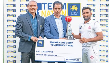 CCC skipper Ashan Priyanjan receiving the champions trophy from SLC tournament Director Samantha Dodanwela and SLC Head of National Cricket Operations Chintaka Edirimanne at the awards ceremony. (Picture by SLC)