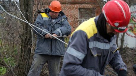 Ukraine war: 6 million without power as winter bites Ukraine war: 6 million without power as winter bites