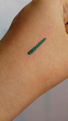 Blue Heaven Get Bold Eyeliner Waterproof in Green and Blue Review & Swatches