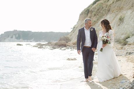 lovely-spring-elopement-in-kefalonia-anemones-roses_57x
