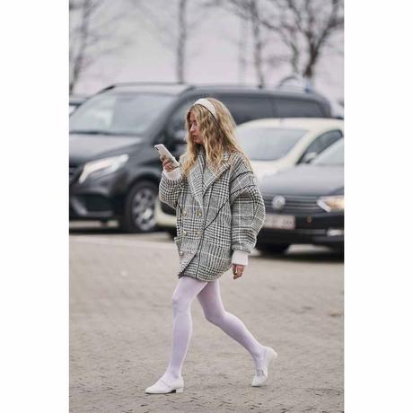 10 outfits with white leggings that will make you look very wintery and not like a girl