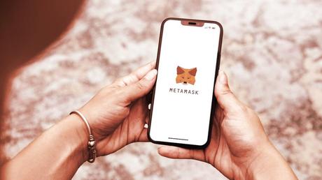 Co-Founder of MetaMask Wants to 'Dump' Apple and Labels the iOS Purchase Tax 'Abuse'