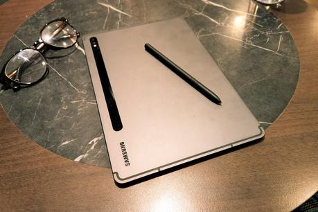 Galaxy Tab S8 is a far better tablet than the 10th Gen iPad