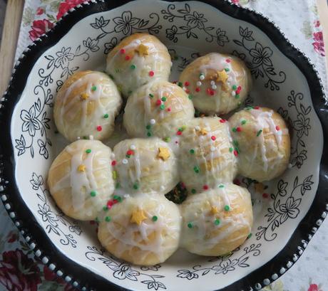 Christmas Morning Biscuit Bombs