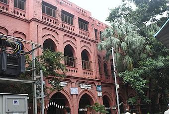 The Iconic Red Building Of Hindu High School, Triplicane - Paperblog