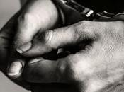 Lawyer Trying Bribe Officers Attempt Free Customs Inspectors