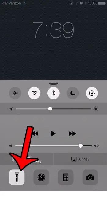 Why can’t I get to the flashlight on the iPhone lock screen? Why can’t I get to the flashlight on the iPhone lock screen?