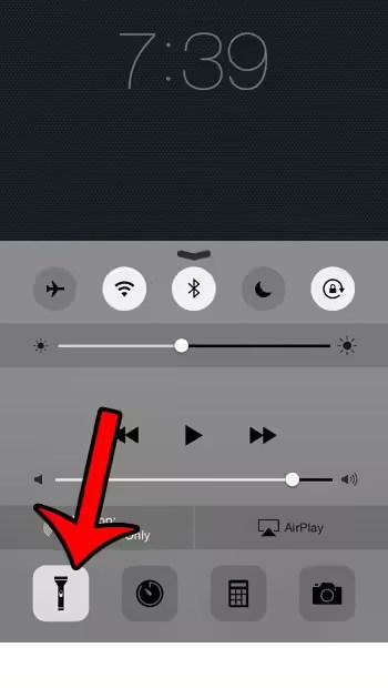 Why can’t I get to the flashlight on the iPhone lock screen? Why can’t I get to the flashlight on the iPhone lock screen?