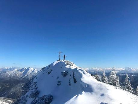 Winter Hiking: 21 Tips for Hiking in Snow and Cold Weather To Stay Safe