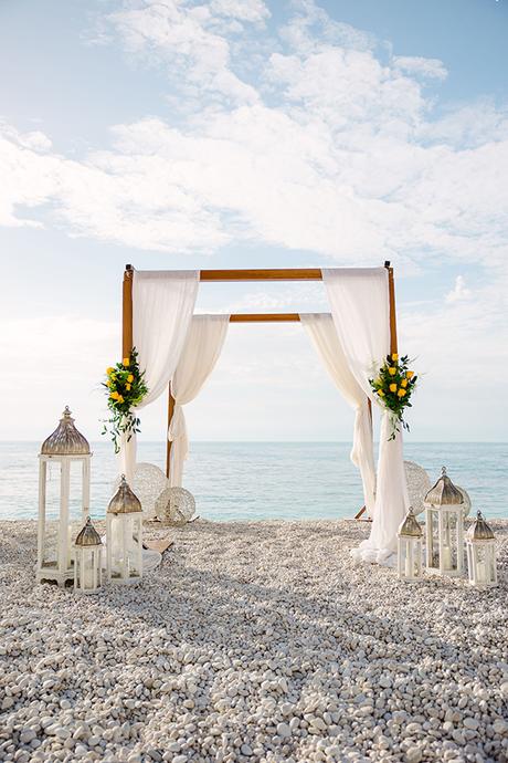 beach-summer-wedding-kefalonia-prettiest-yellow-roses_12