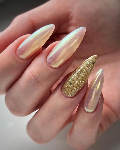 gold wedding nails glitter