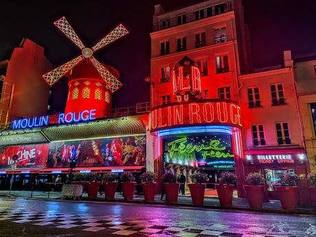It's Showtime... Moulin Rouge's Féerie: Paris, France!